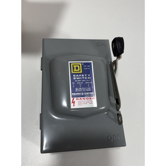 Square D D222N Fusible Safety Switch, 60A - Picture 2 of 8